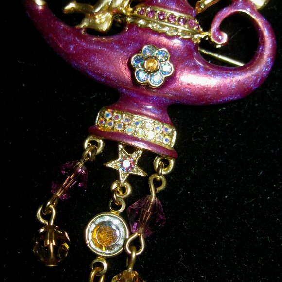 "KIRKS FOLLY NEW, RARE SPARKLING "ALLADIN'S LAMP BROOCH" NEW OLD STOCK-SALE - Picture 4 of 6